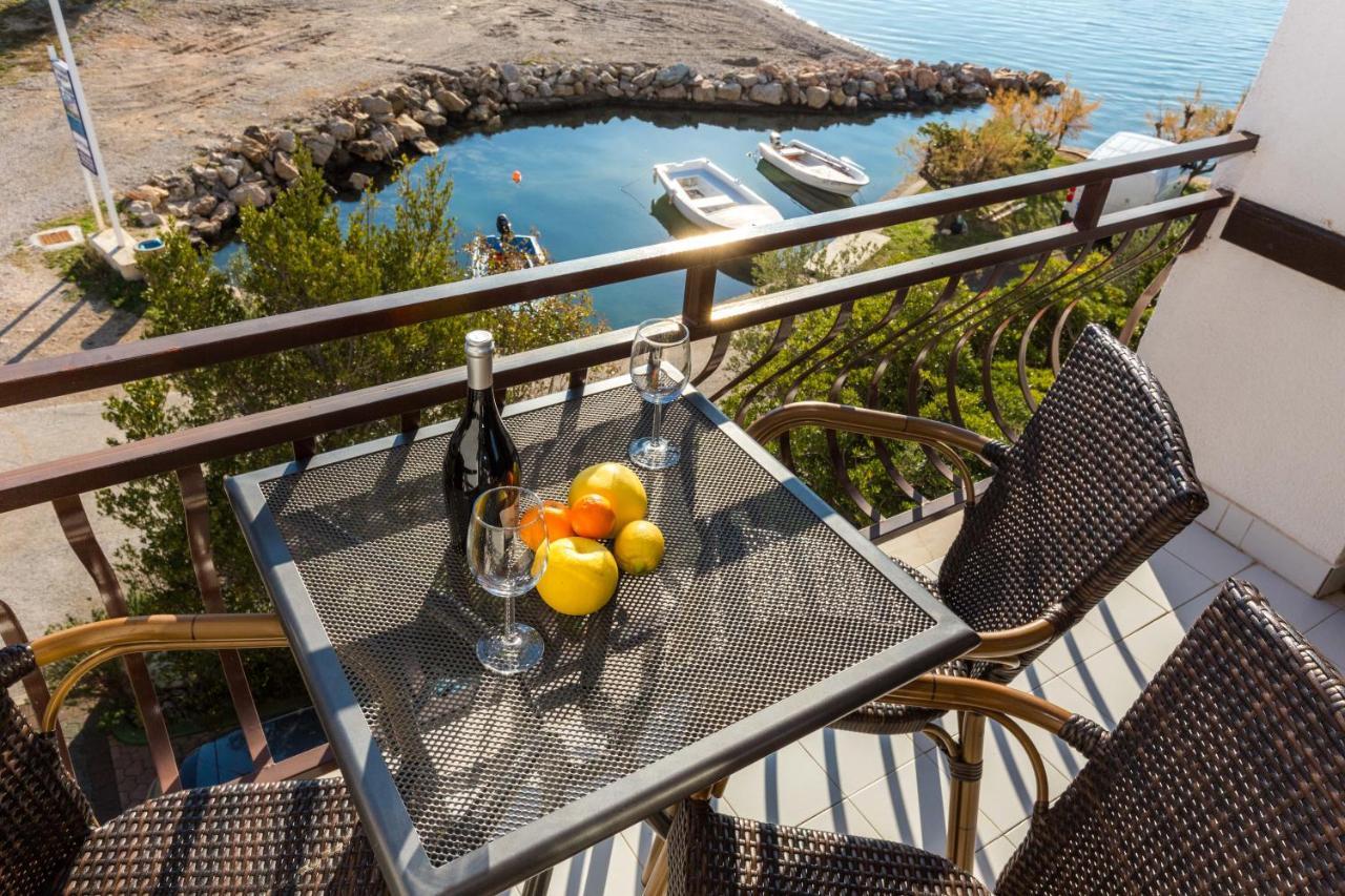 Bed and Breakfast Pansion Croatia à Starigrad Paklenica Extérieur photo