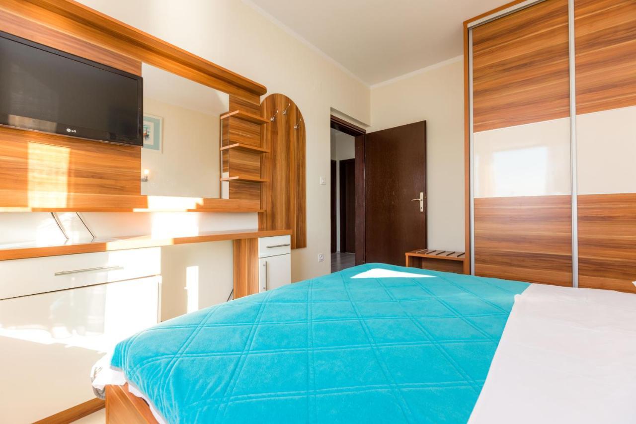 Bed and Breakfast Pansion Croatia à Starigrad Paklenica Extérieur photo