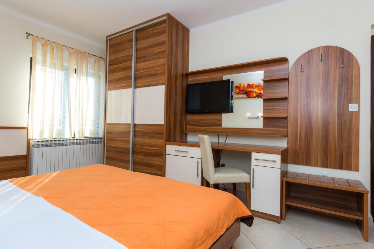 Bed and Breakfast Pansion Croatia à Starigrad Paklenica Extérieur photo
