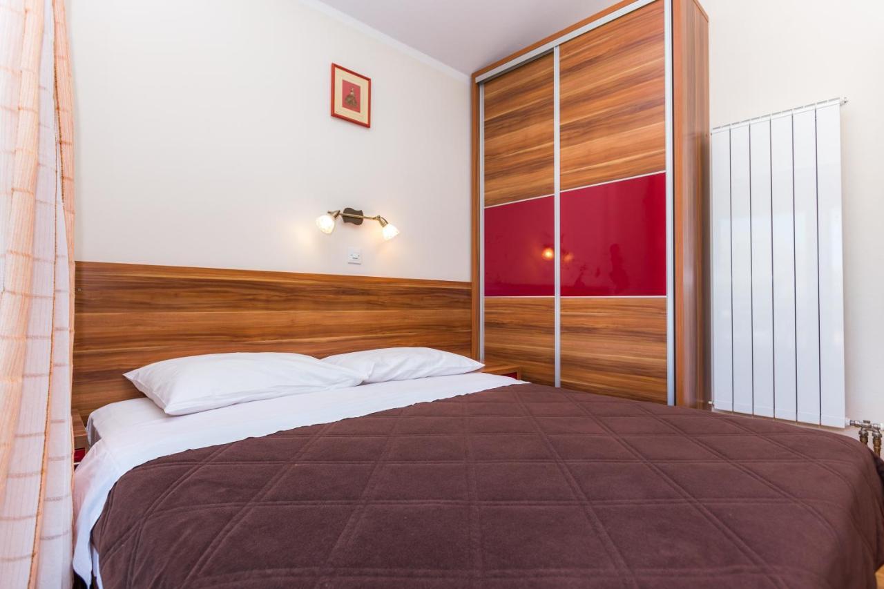 Bed and Breakfast Pansion Croatia à Starigrad Paklenica Extérieur photo