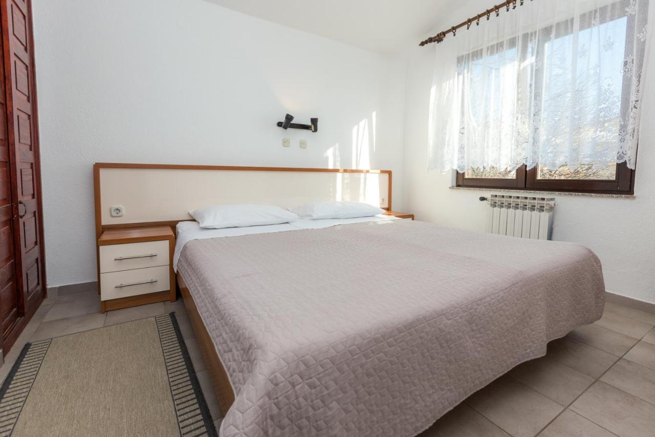 Bed and Breakfast Pansion Croatia à Starigrad Paklenica Extérieur photo