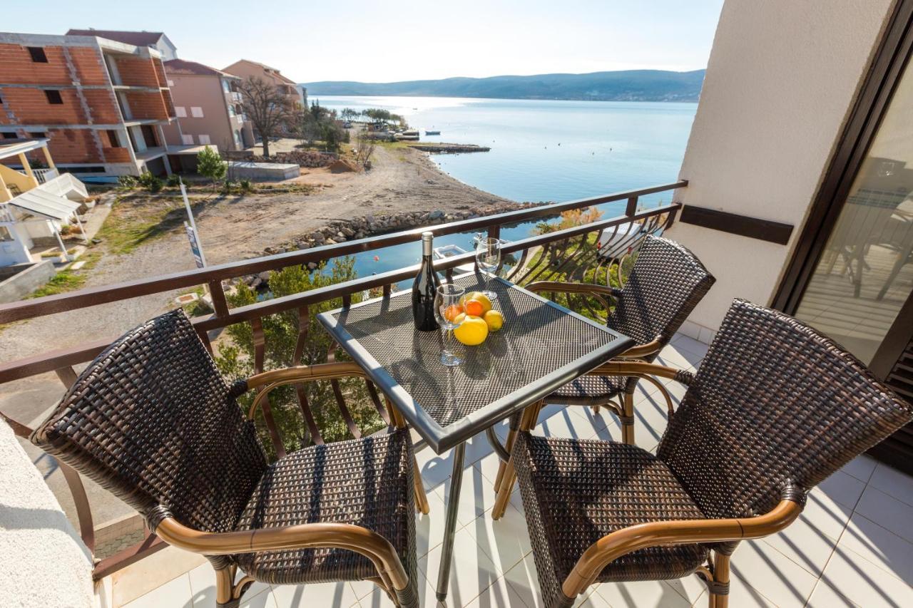 Bed and Breakfast Pansion Croatia à Starigrad Paklenica Extérieur photo