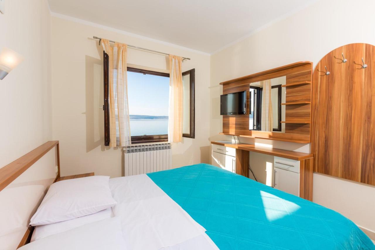 Bed and Breakfast Pansion Croatia à Starigrad Paklenica Extérieur photo