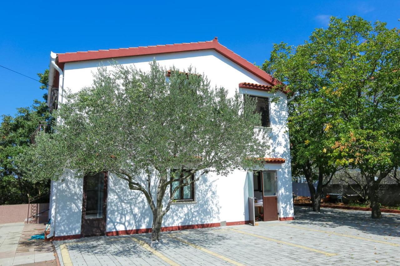 Bed and Breakfast Pansion Croatia à Starigrad Paklenica Extérieur photo