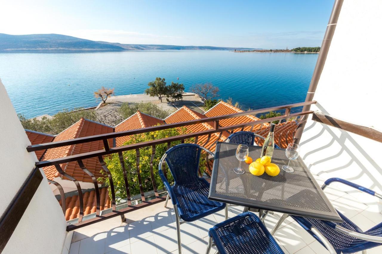 Bed and Breakfast Pansion Croatia à Starigrad Paklenica Extérieur photo