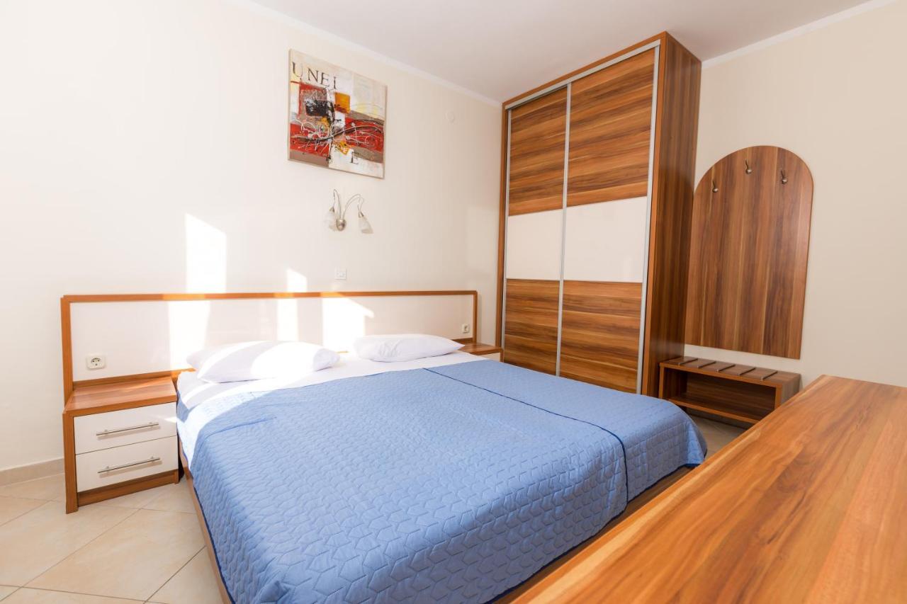 Bed and Breakfast Pansion Croatia à Starigrad Paklenica Extérieur photo