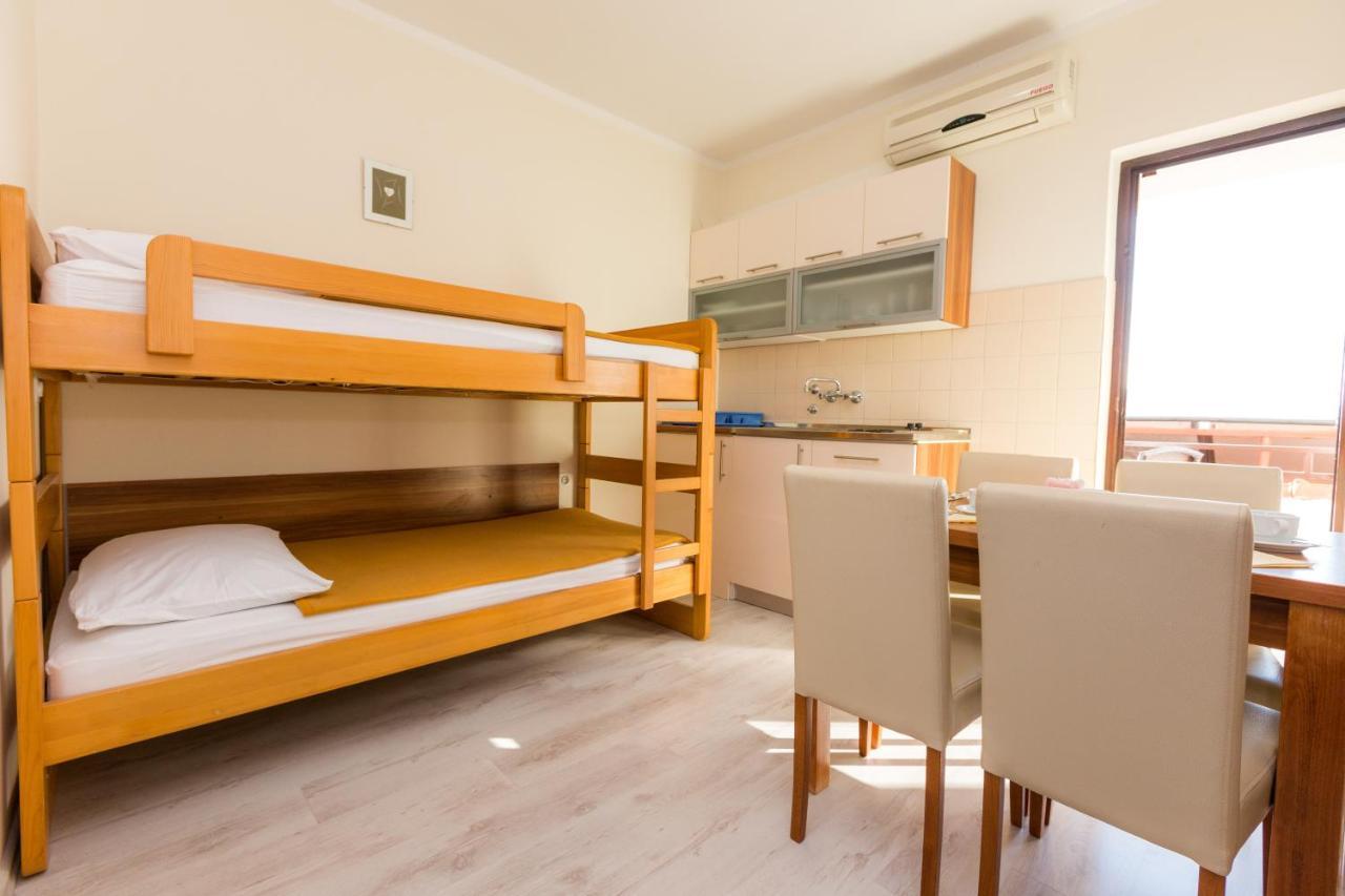 Bed and Breakfast Pansion Croatia à Starigrad Paklenica Extérieur photo