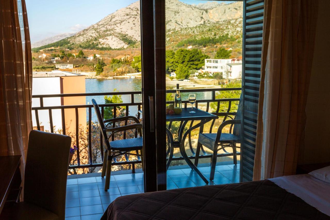 Bed and Breakfast Pansion Croatia à Starigrad Paklenica Extérieur photo