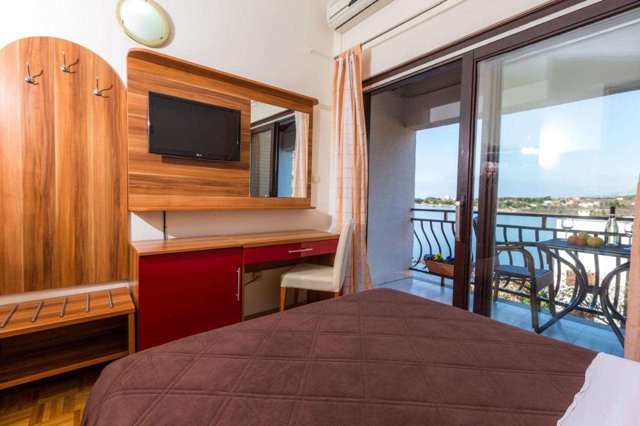 Bed and Breakfast Pansion Croatia à Starigrad Paklenica Extérieur photo