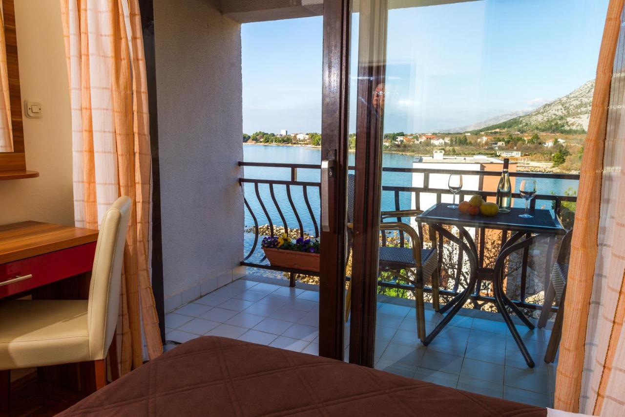 Bed and Breakfast Pansion Croatia à Starigrad Paklenica Extérieur photo