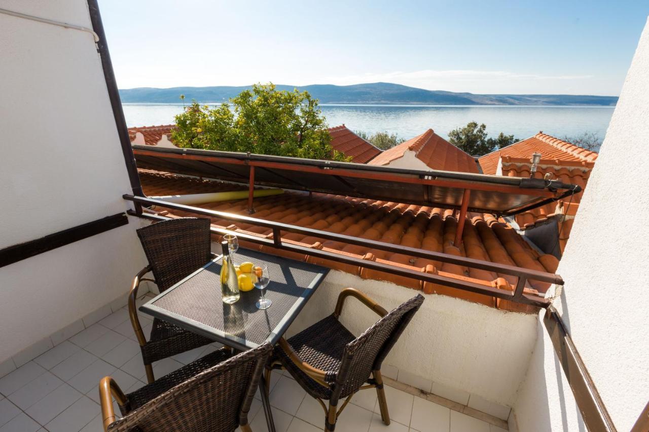 Bed and Breakfast Pansion Croatia à Starigrad Paklenica Extérieur photo