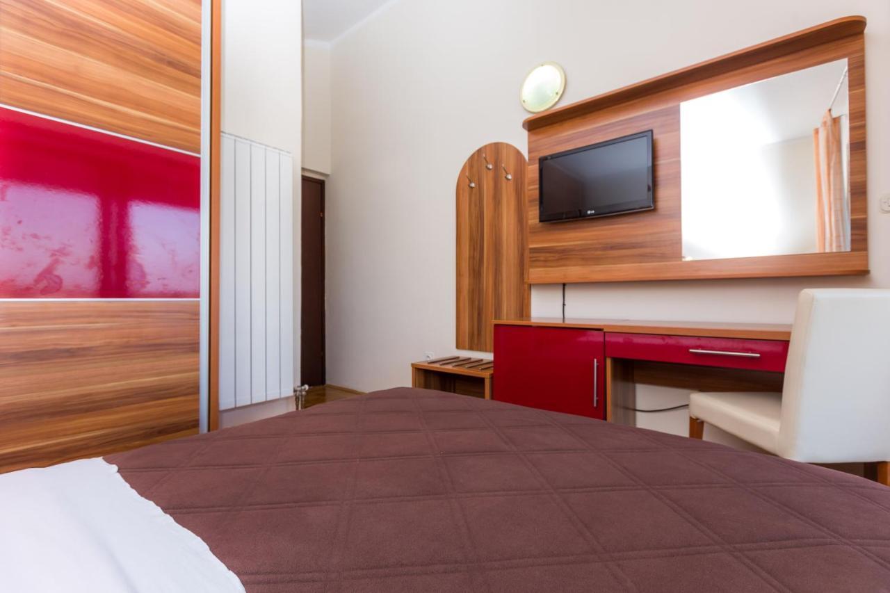 Bed and Breakfast Pansion Croatia à Starigrad Paklenica Extérieur photo
