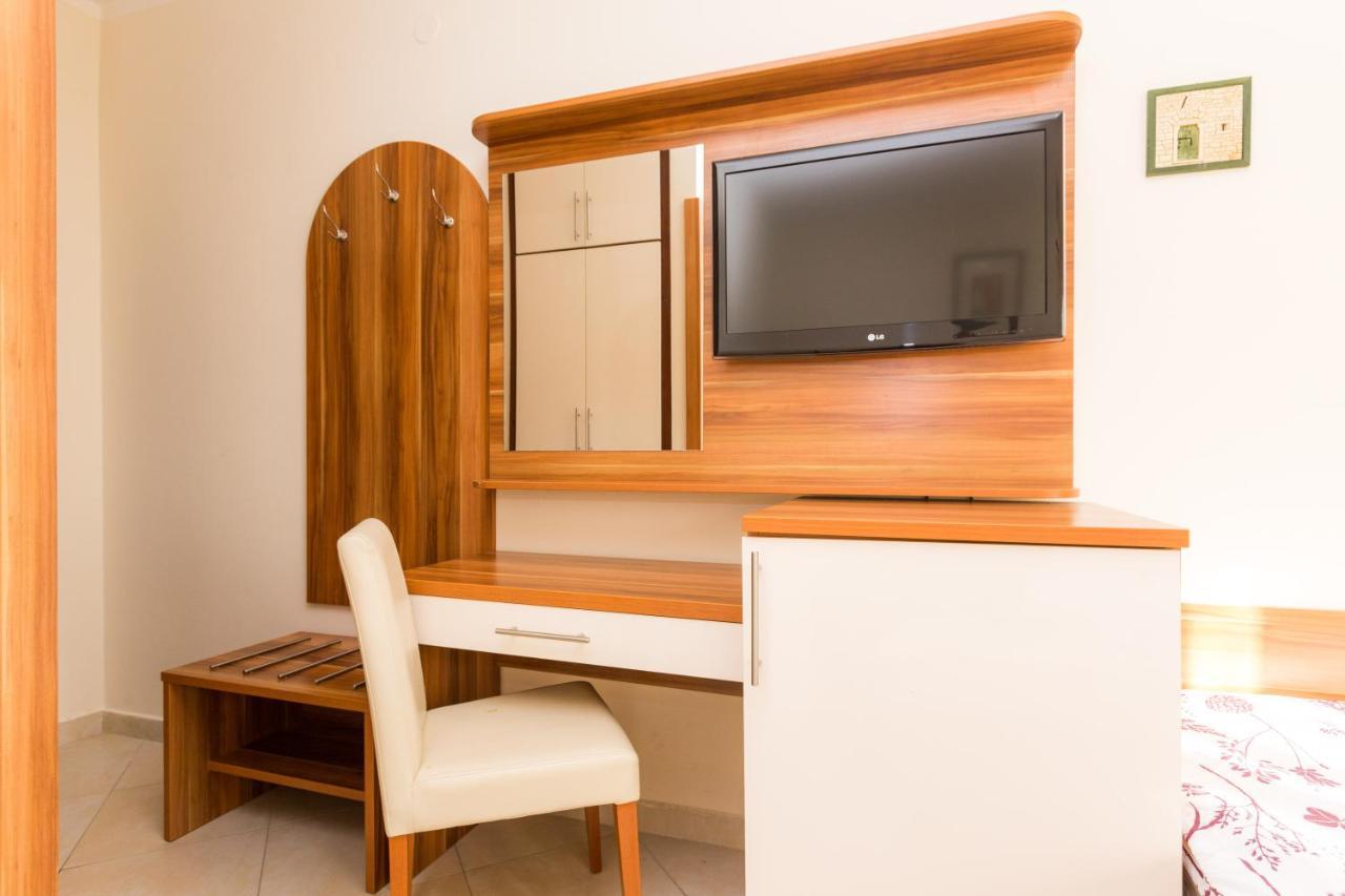 Bed and Breakfast Pansion Croatia à Starigrad Paklenica Extérieur photo