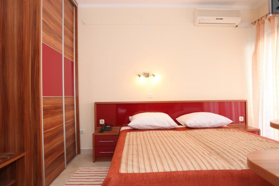 Bed and Breakfast Pansion Croatia à Starigrad Paklenica Extérieur photo
