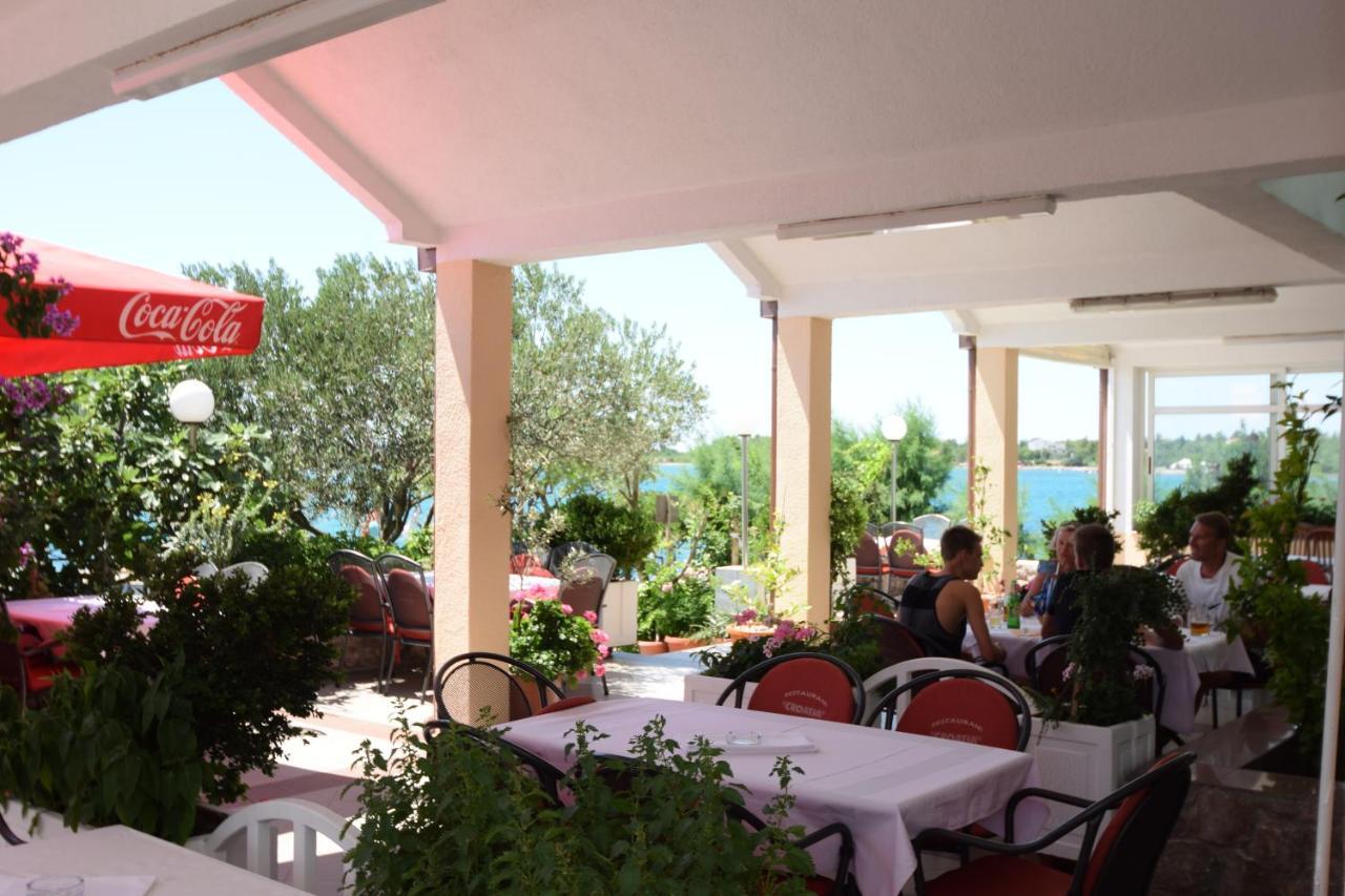Bed and Breakfast Pansion Croatia à Starigrad Paklenica Extérieur photo