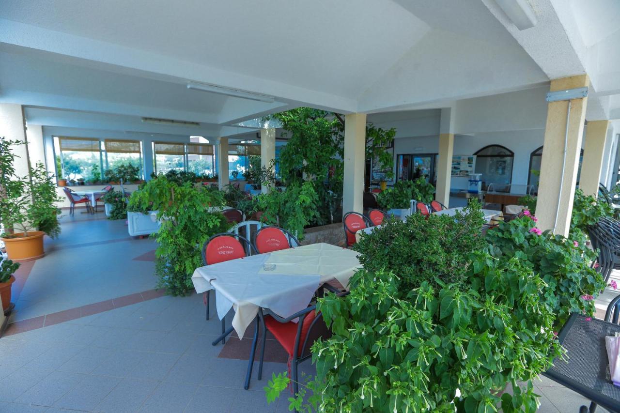 Bed and Breakfast Pansion Croatia à Starigrad Paklenica Extérieur photo